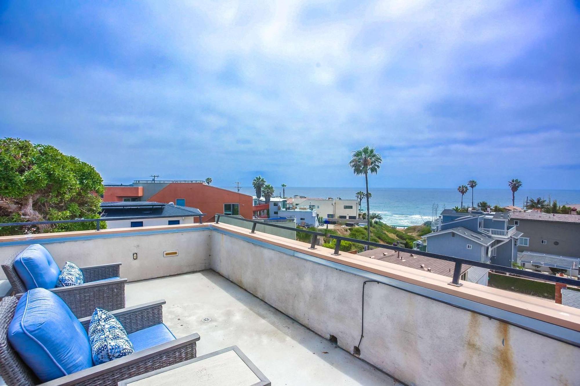 Rooftop Patio Ocean Views Surf Break Steps Away Holiday home San Diego