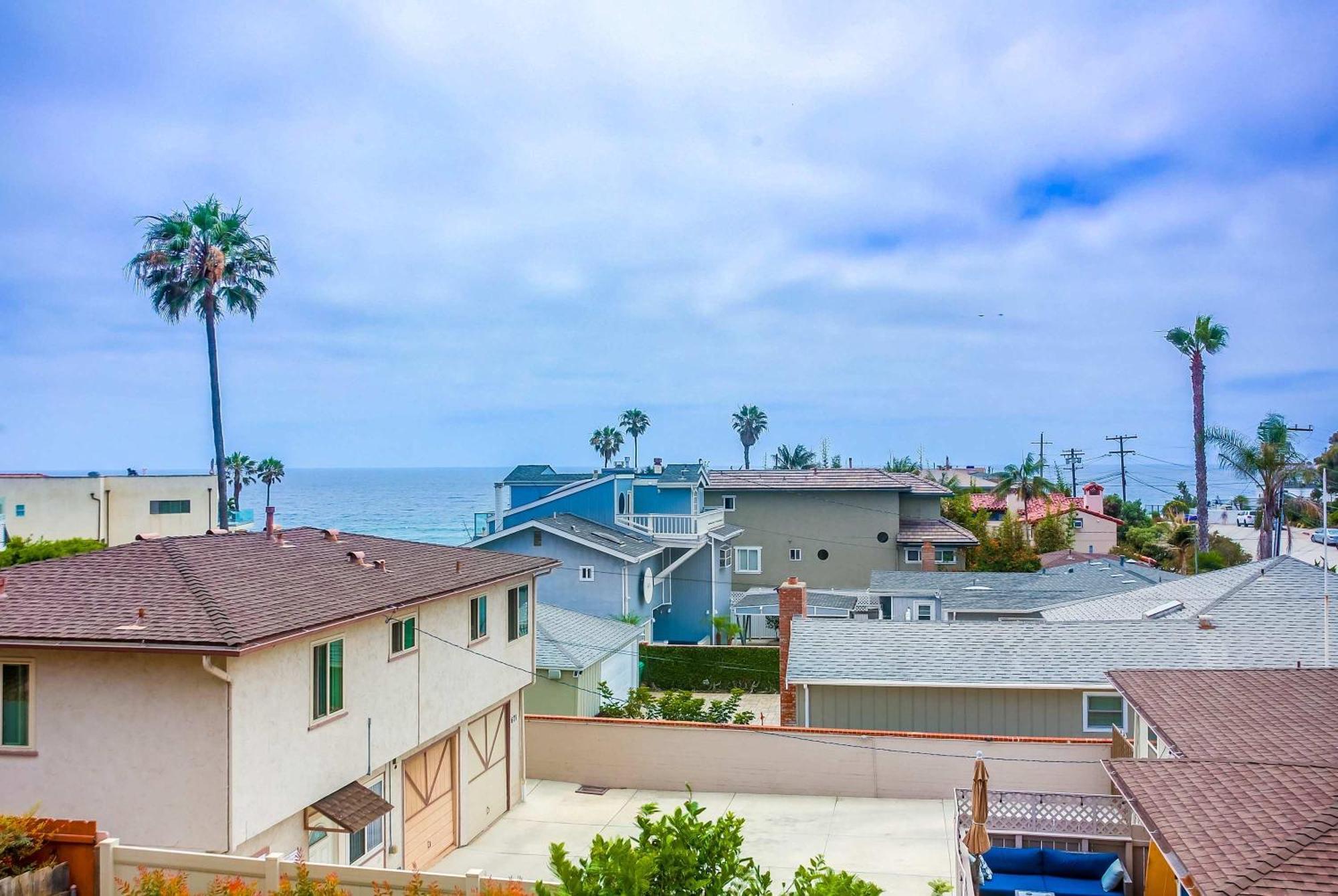 Rooftop Patio Ocean Views Surf Break Steps Away *