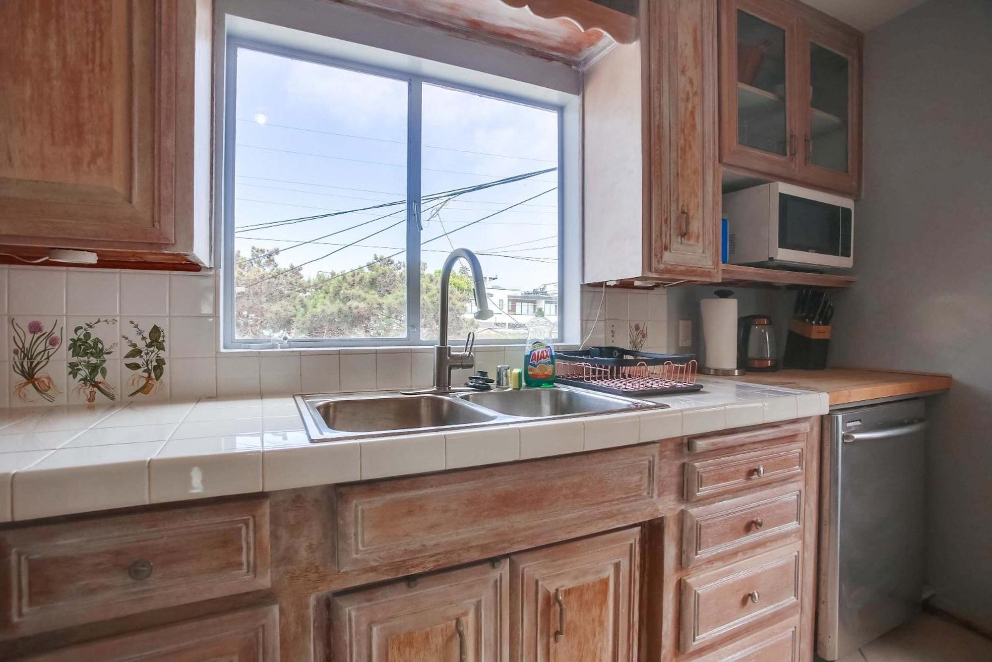 Holiday home Rooftop Patio Ocean Views Surf Break Steps Away *