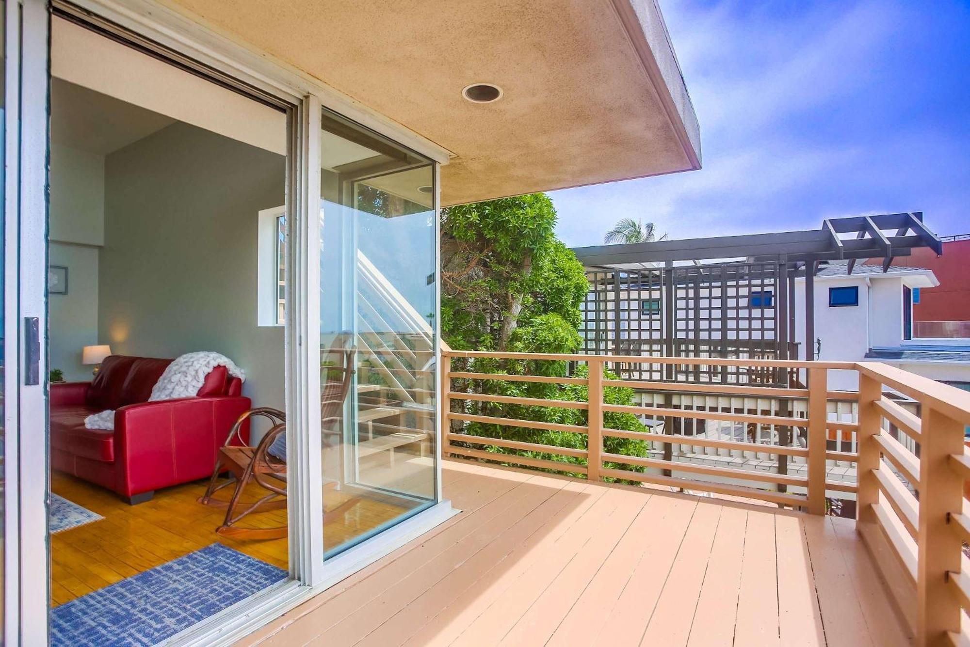 Rooftop Patio Ocean Views Surf Break Steps Away Holiday home