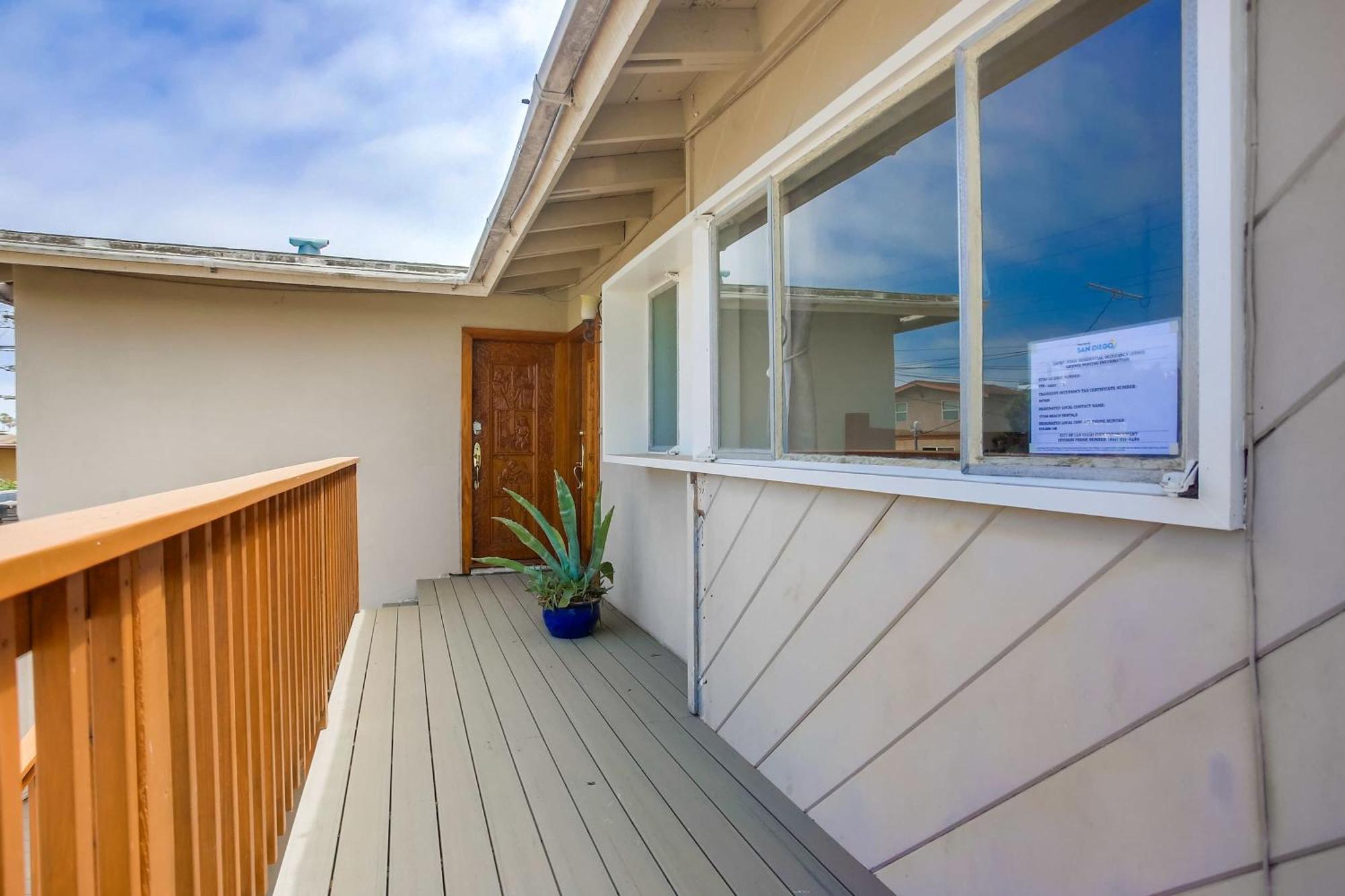 Rooftop Patio Ocean Views Surf Break Steps Away Holiday home