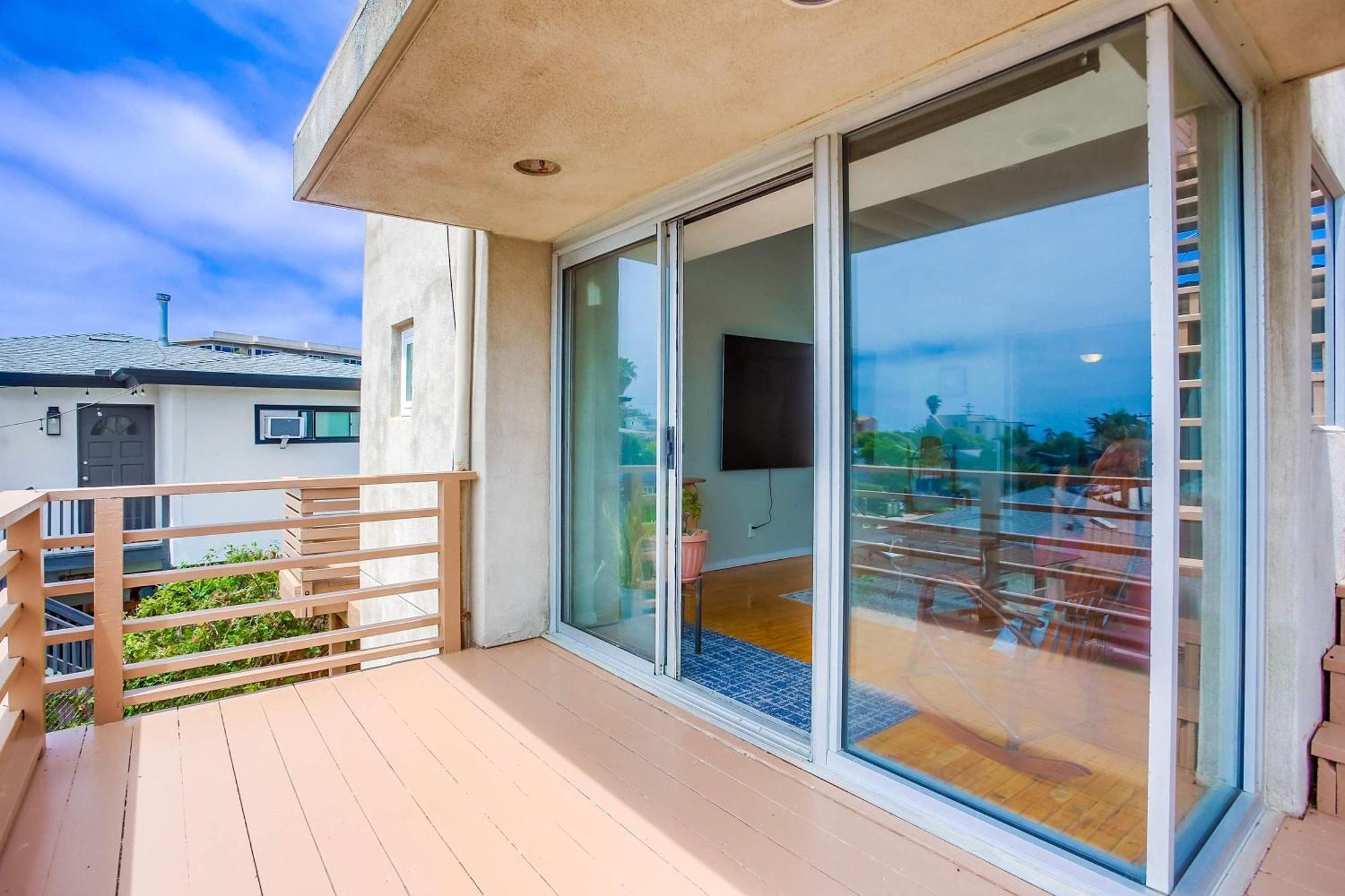 Holiday home Rooftop Patio Ocean Views Surf Break Steps Away San Diego