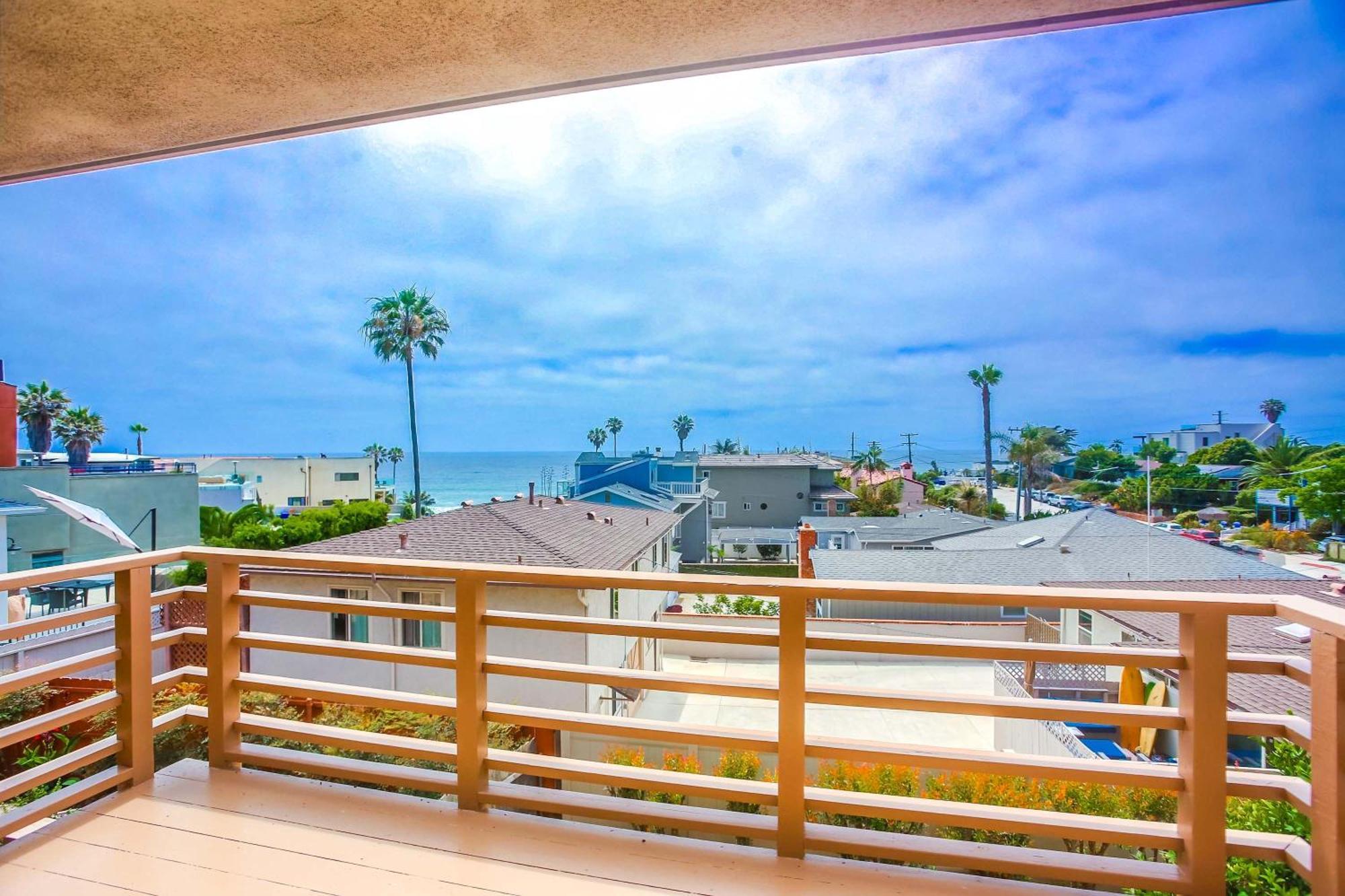 Rooftop Patio Ocean Views Surf Break Steps Away *