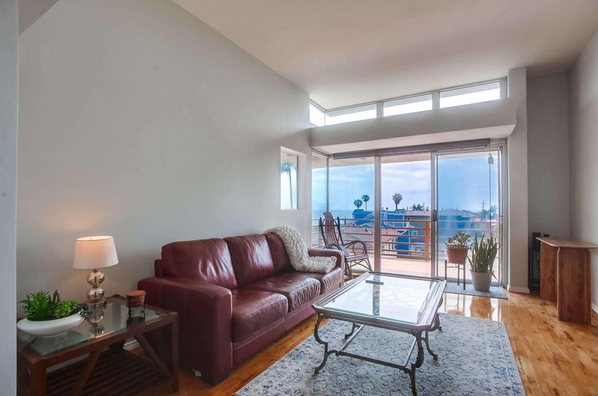 Holiday home Rooftop Patio Ocean Views Surf Break Steps Away *