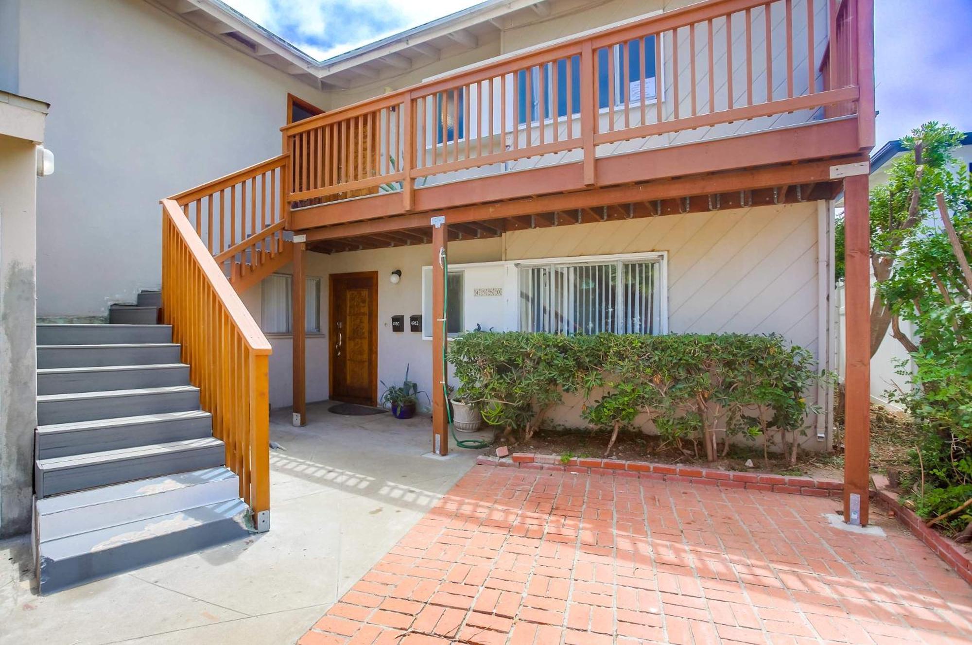 Holiday home Rooftop Patio Ocean Views Surf Break Steps Away San Diego