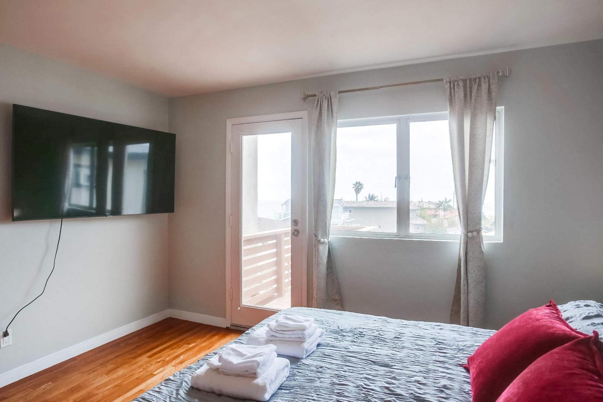 Holiday home Rooftop Patio Ocean Views Surf Break Steps Away San Diego