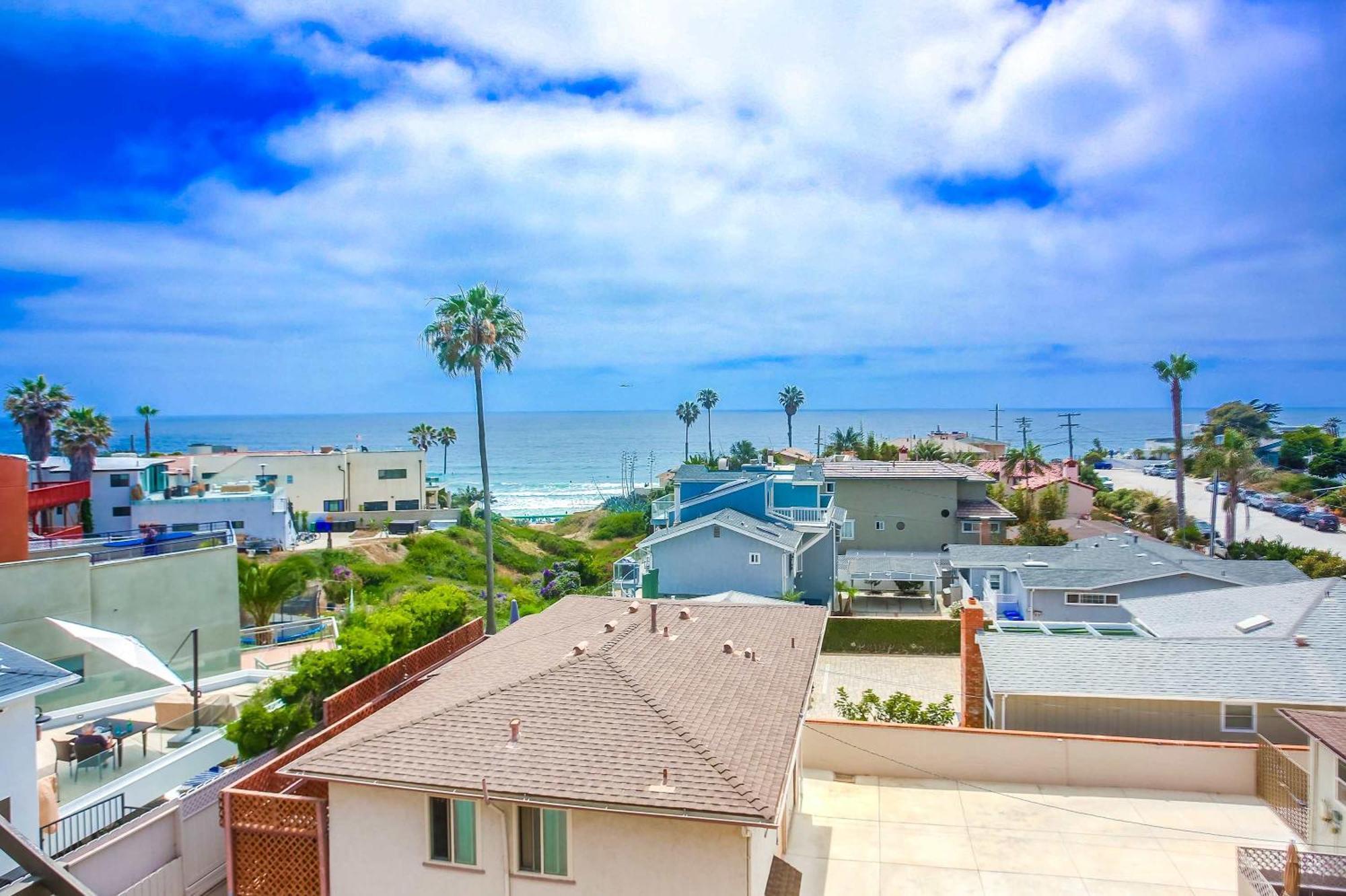 Rooftop Patio Ocean Views Surf Break Steps Away Holiday home San Diego