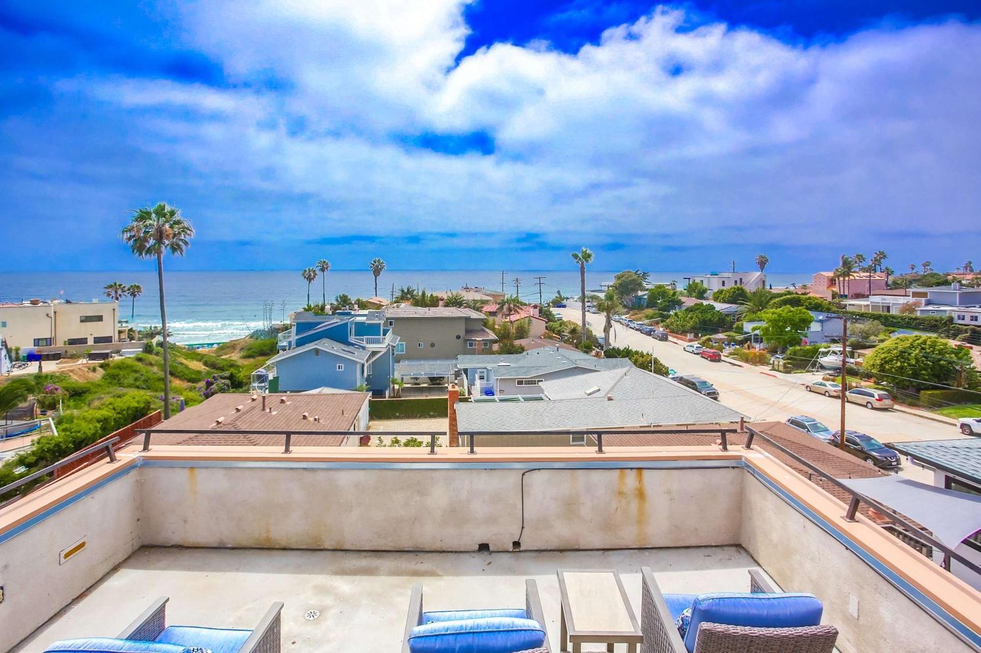 Rooftop Patio Ocean Views Surf Break Steps Away *