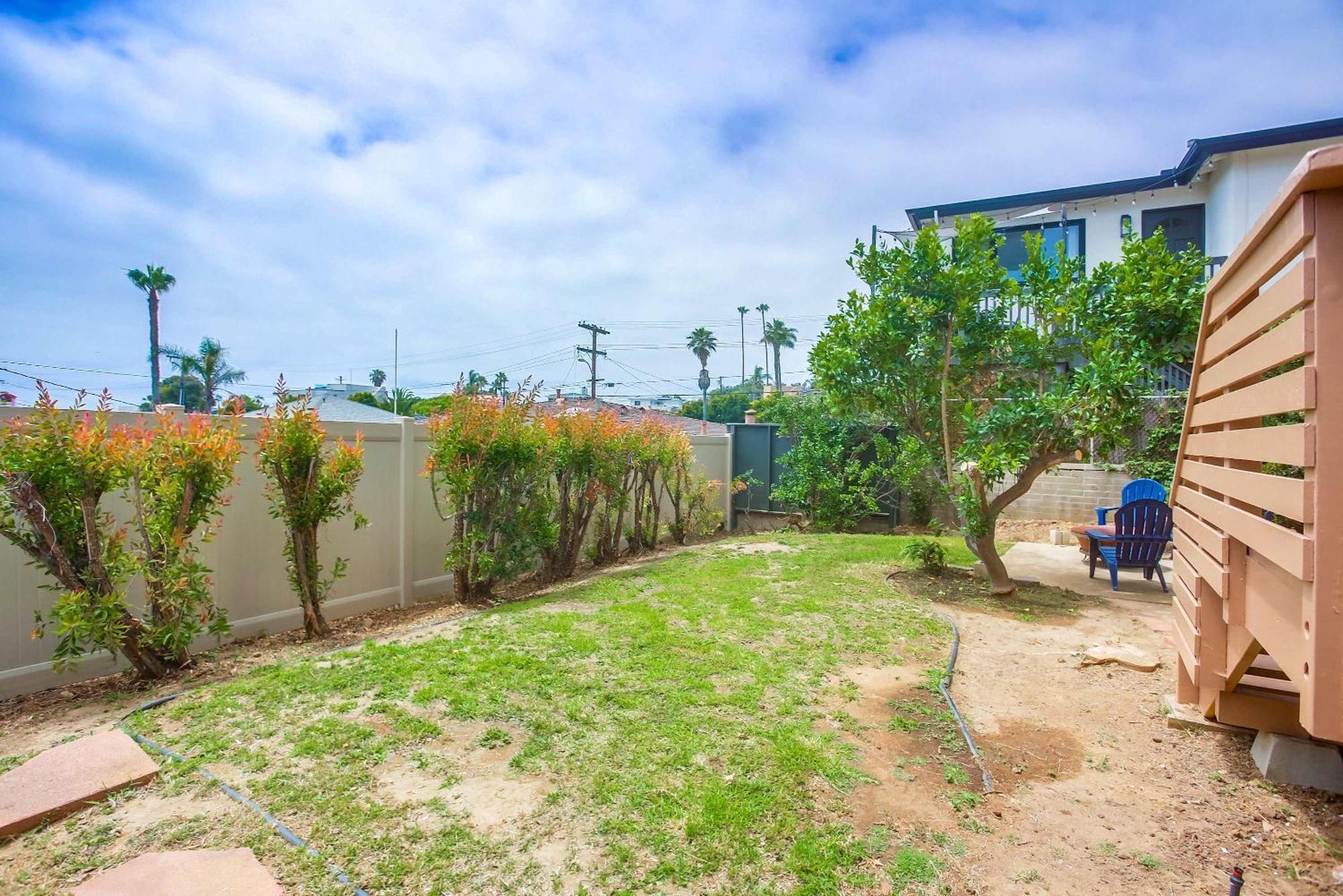 Holiday home Rooftop Patio Ocean Views Surf Break Steps Away *