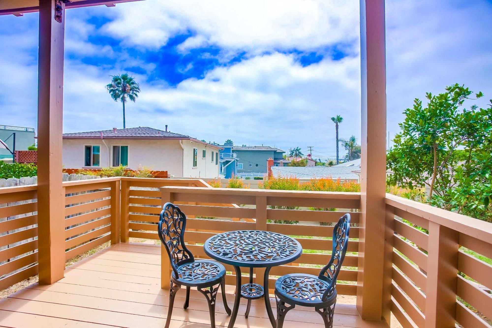 Holiday home Rooftop Patio Ocean Views Surf Break Steps Away San Diego